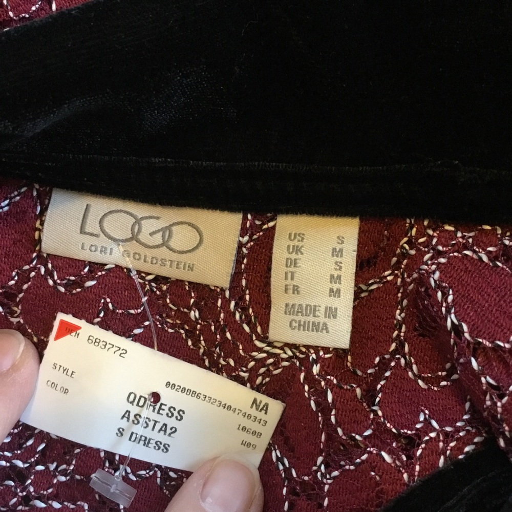 Elegant Lace Cardigan with Black Velvet Accents - Picture 7 of 9